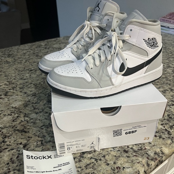 Jordan Shoes - Jordan 1 Mid Light Smoke Grey (W)